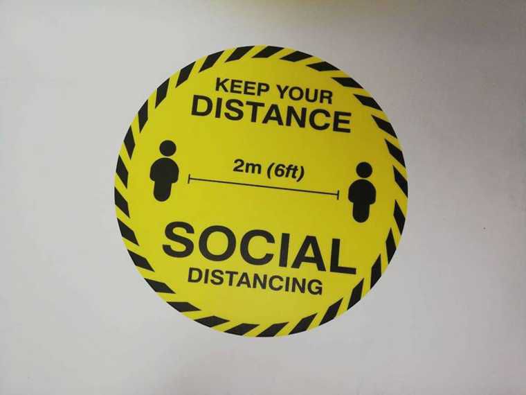 黃色社交距離貼